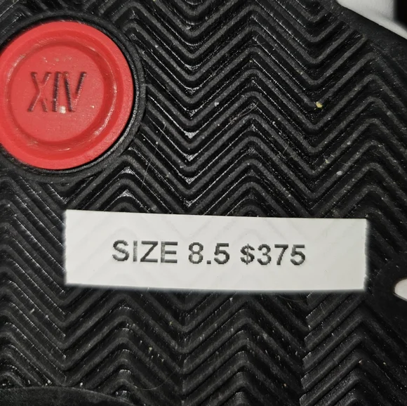 Sneakers - Picture 7 of 8